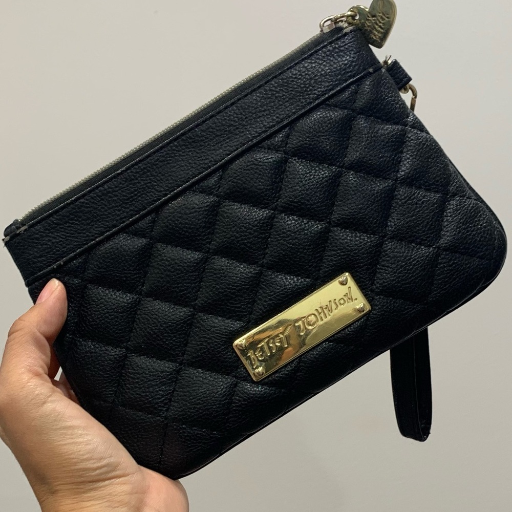 Black clutch